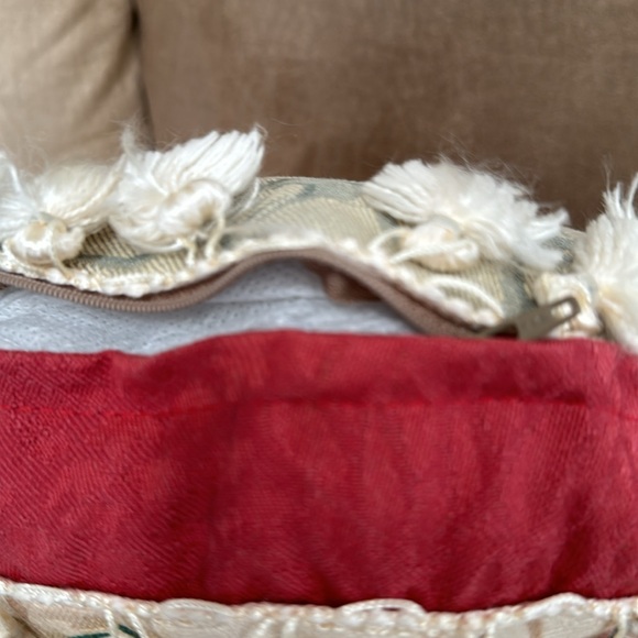 Two decorative floral accents throw pillows - Picture 9 of 11